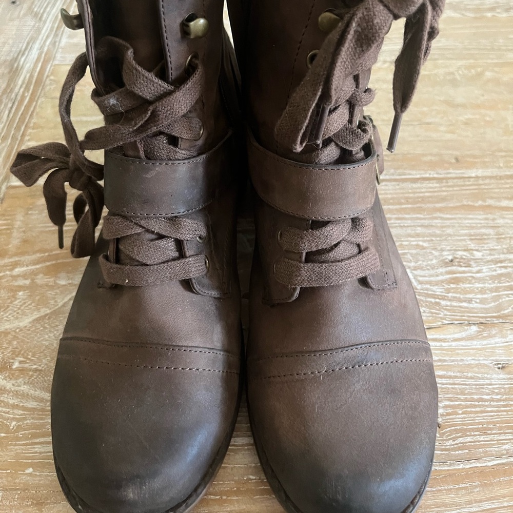 Tara M Teagan Rustic Boots Brown size 8  Brown suede leather.  Never worn.
